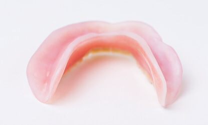 コンフォート義歯の素材はシリコーン